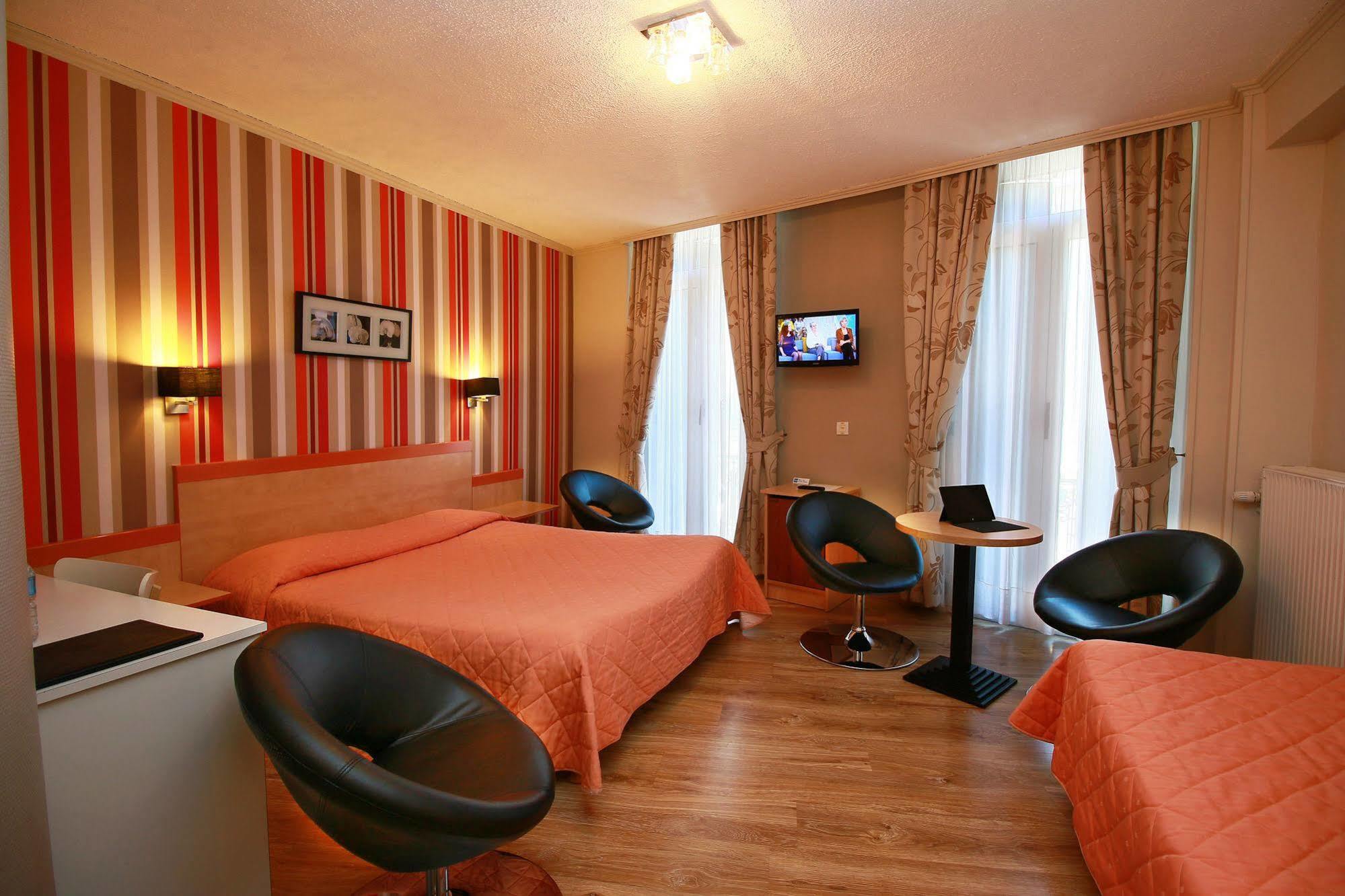 Hotel Panoramic Bagneres-de-Luchon ภายนอก รูปภาพ