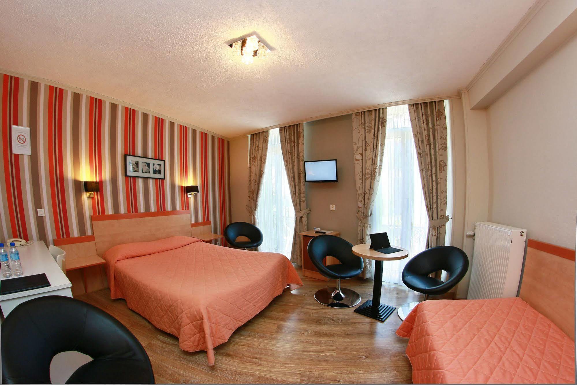Hotel Panoramic Bagneres-de-Luchon ภายนอก รูปภาพ